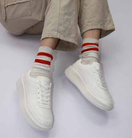 Tenis Isa con costura decorativa