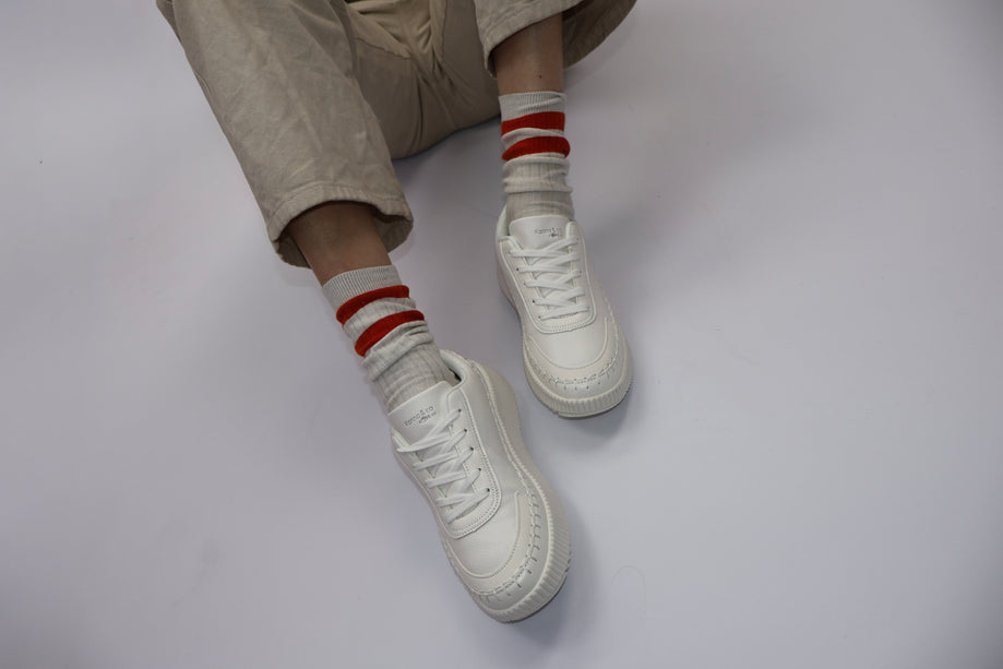 Tenis Isa con costura decorativa