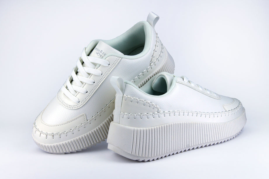 Tenis Isa con costura decorativa