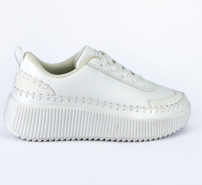 Tenis Isa con costura decorativa