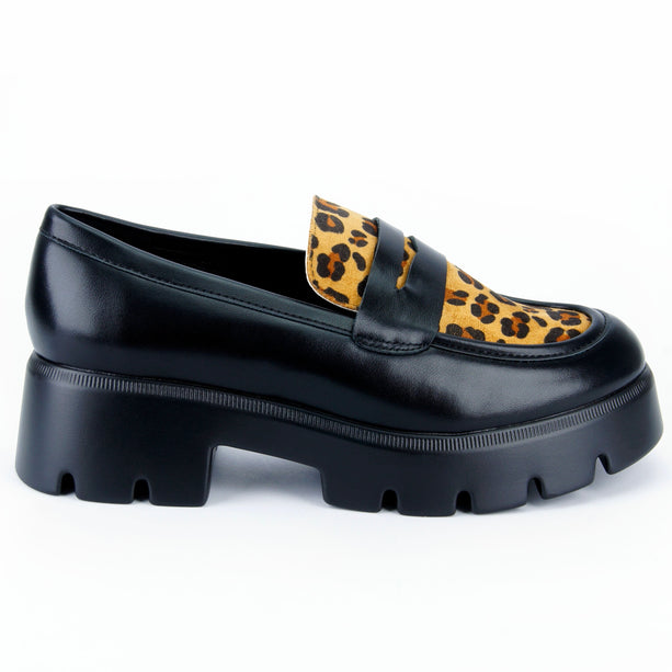 Mocasines Cleo con antifaz y estampado animal print