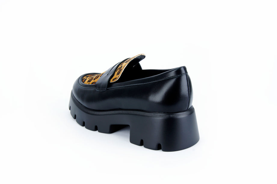 Mocasines Cleo con antifaz y estampado animal print
