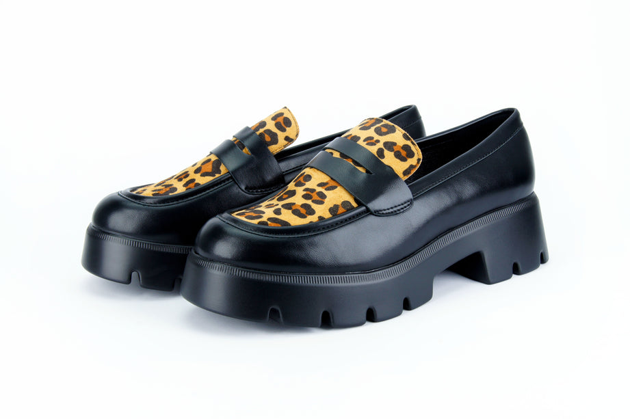 Mocasines Cleo con antifaz y estampado animal print
