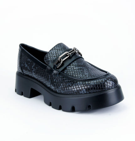 Mocasines Itzel estampado pitón con cadena