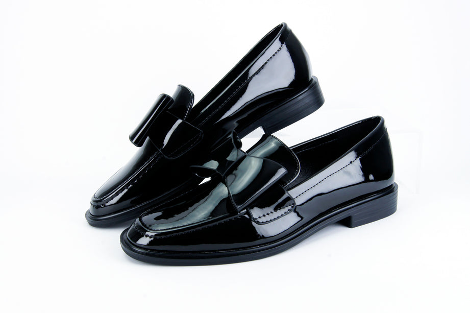 Mocasines Bruna con moño en charol