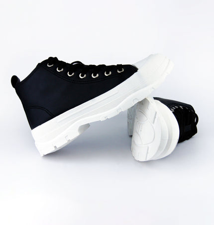 Teni Mar tipo converse negro suela blanco