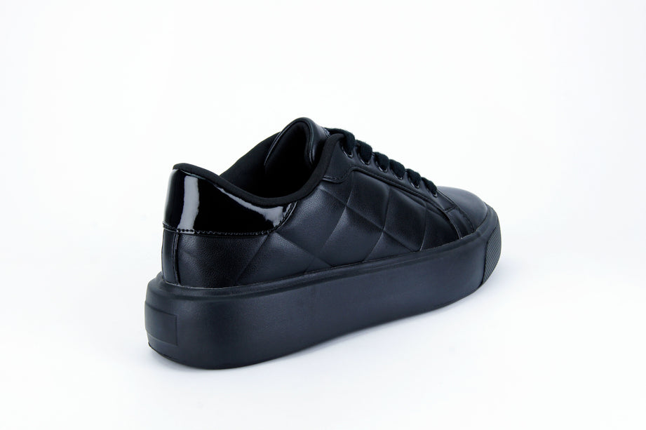 Tenis Indi con acolchado en rombos