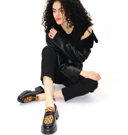 Mocasines Cleo con antifaz y estampado animal print