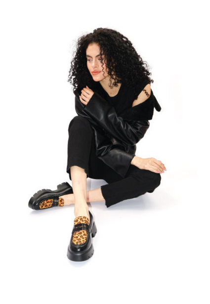 Mocasines Cleo con antifaz y estampado animal print