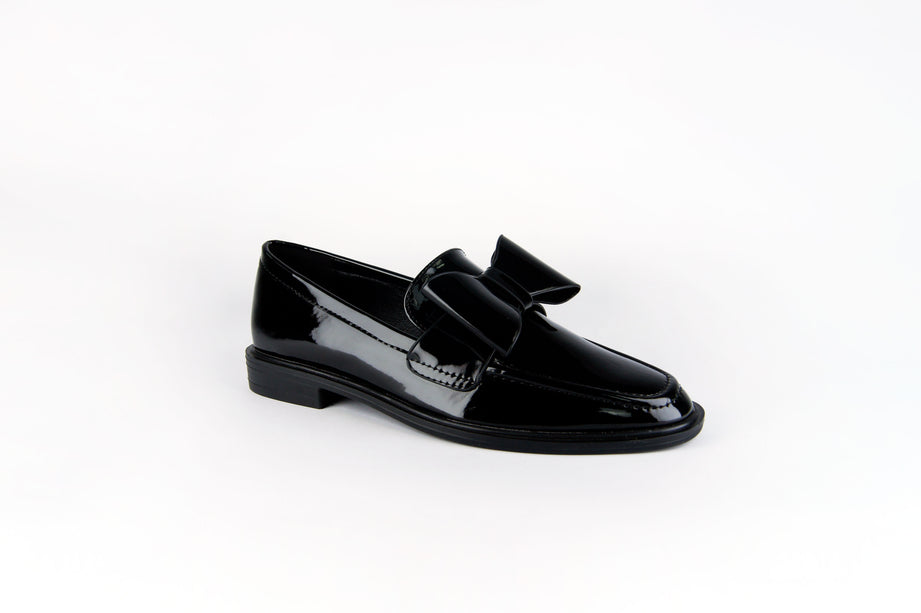 Mocasines Bruna con moño en charol